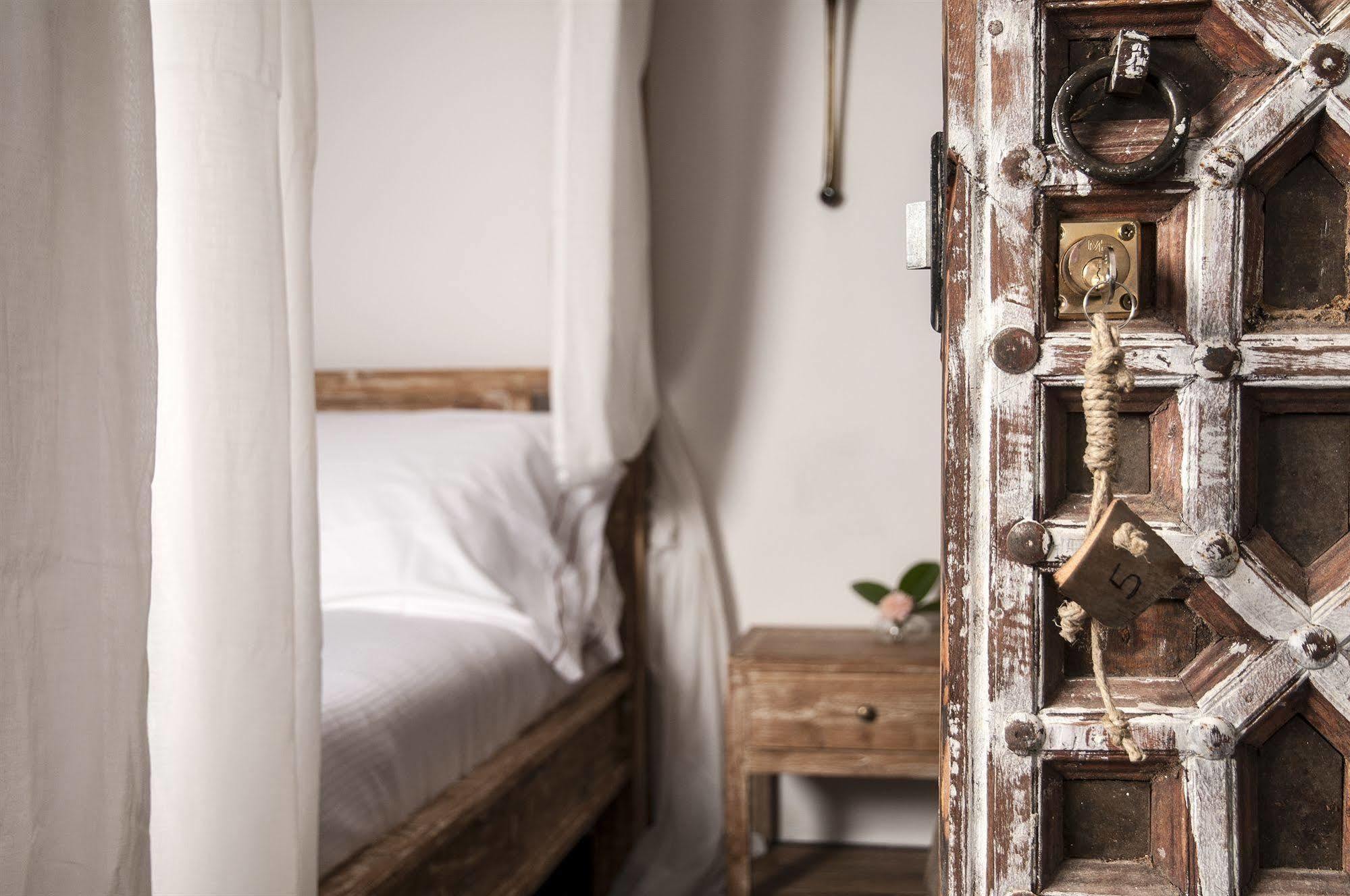 Seven Maze Charming House Bed & Breakfast Бари Екстериор снимка
