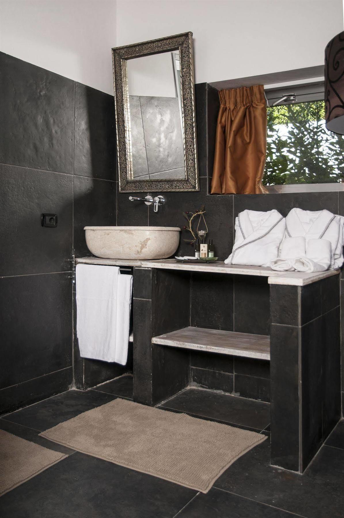 Seven Maze Charming House Bed & Breakfast Бари Екстериор снимка