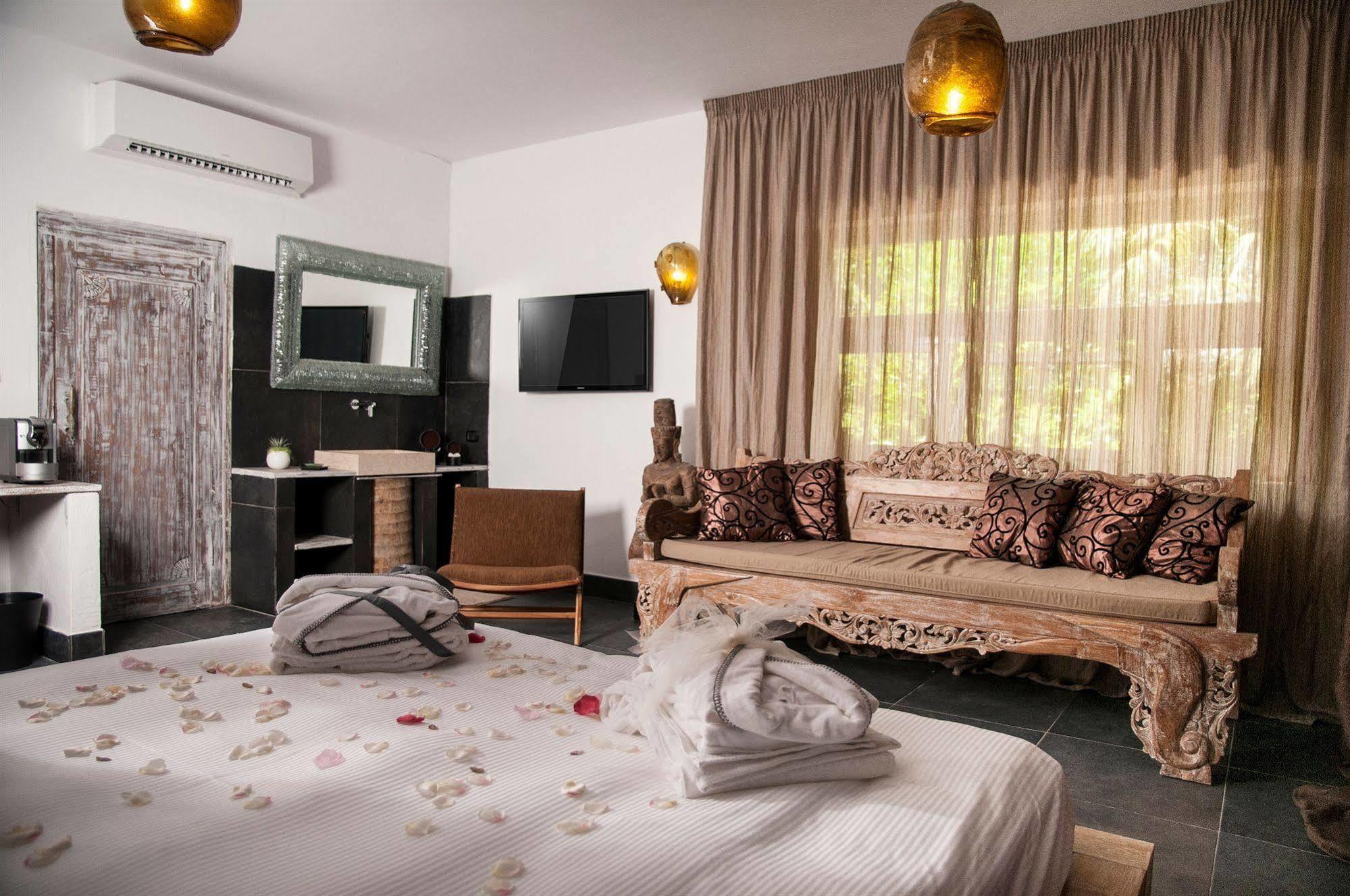 Seven Maze Charming House Bed & Breakfast Бари Екстериор снимка